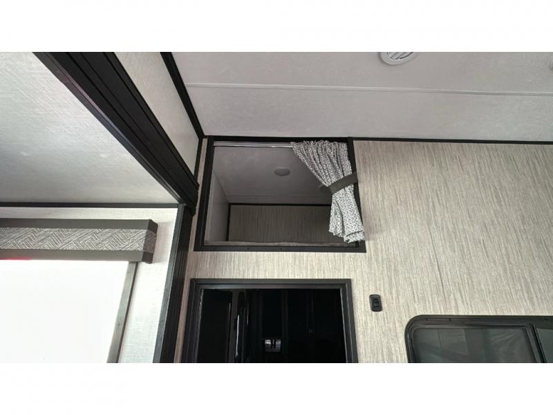 New 2023 KZ Venom V-Series V3916TK Toy Hauler Fifth Wheel at