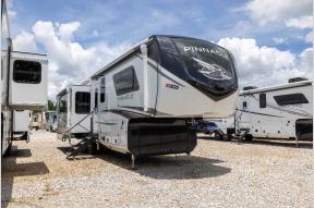 New 2025 Jayco Pinnacle 32RLTS Photo