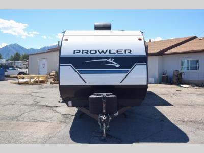 Head-on front view with aerodynamic front cap and logo