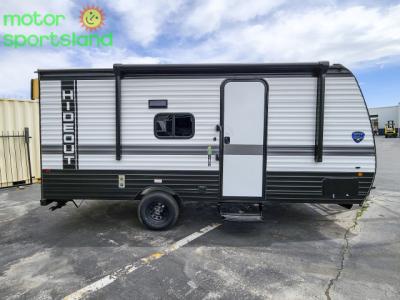 Side profile showing single axle and entry door