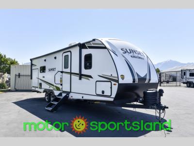 Front passenger angle of 2024 CrossRoads Sunset Trail SS253RB travel trailer for sale