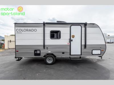 Curbside profile showing entry door, awning, and single axle