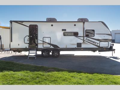 Curbside showing entry door configuration