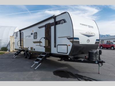 Passenger front three-quarter view of 2025 Surveyor 32CAMP travel trailer for sale
