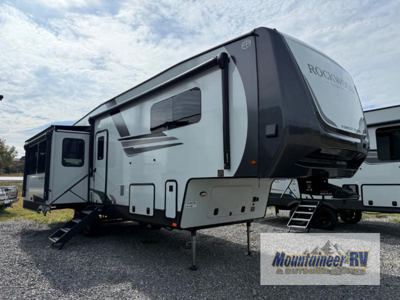 ミッチェル　リバティ5’6 New 2026 Forest River RV Rockwood Signature 361RLS Fifth Wheel at