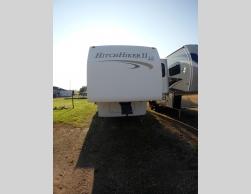 Used 2005 NuWa Hitchhiker II LS LS 32.5 FKSBG Photo