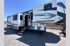 Used 2022 Keystone RV Alpine 3790FK Photo