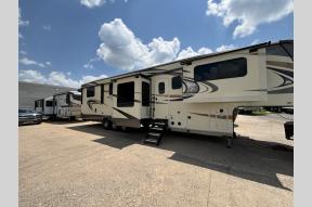 Used 2019 Jayco North Point 385THWS Photo