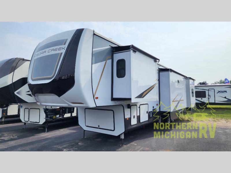 lightest fifth wheel for sale