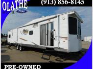 Used 2014 Forest River RV Wildwood Lodge 392FLFB Lodge image