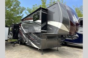 Used 2024 Redwood RV Redwood 4120GK Photo