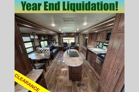 Used 2018 CrossRoads RV Volante 33RL Photo