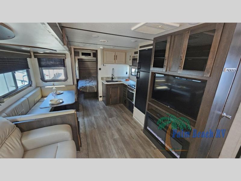 Used 2021 CrossRoads RV Cruiser Aire CR28BBH Travel Trailer at Palm