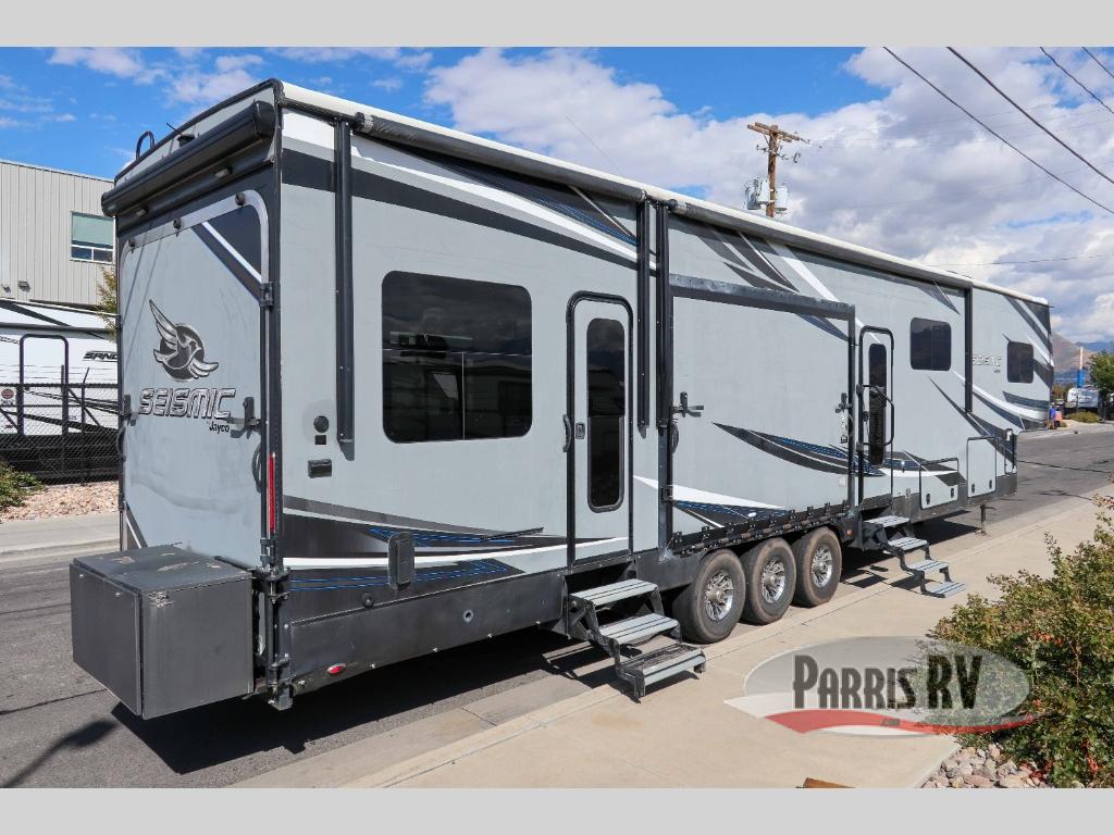 RV listing image