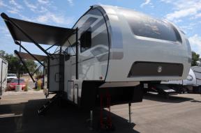 New 2025 Cruiser Essence E-28RL Photo