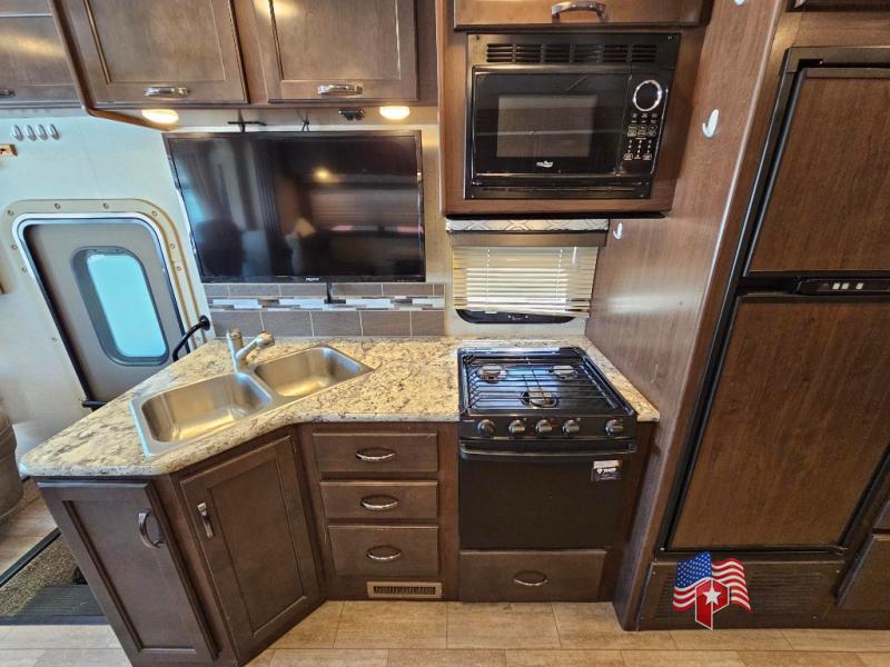 2019 Thor Motor Coach Freedom Traveler A27 10