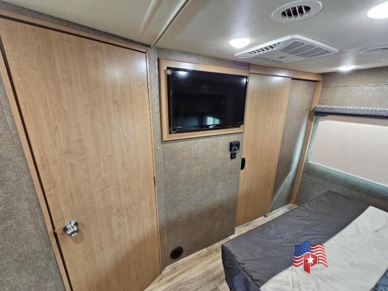 2020 Thor Motor Coach Four Winds 31B 26