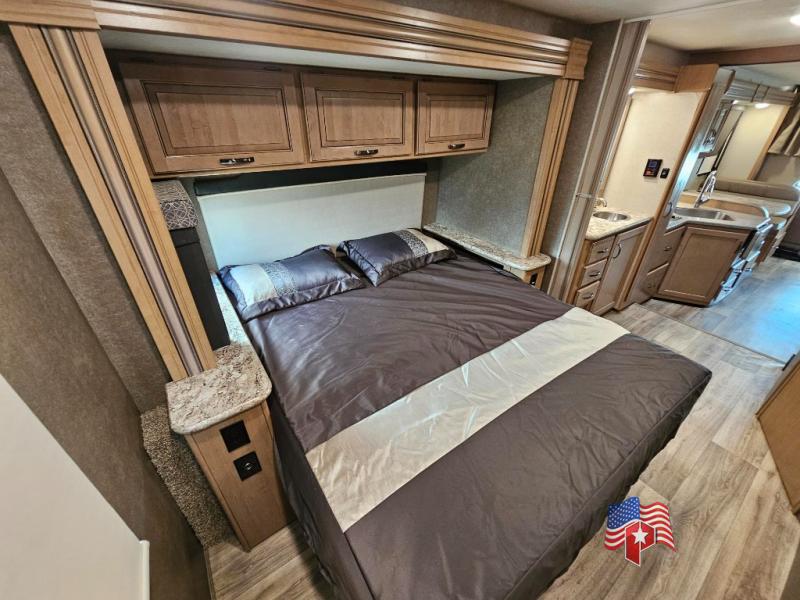 2020 Thor Motor Coach Four Winds 31B 25