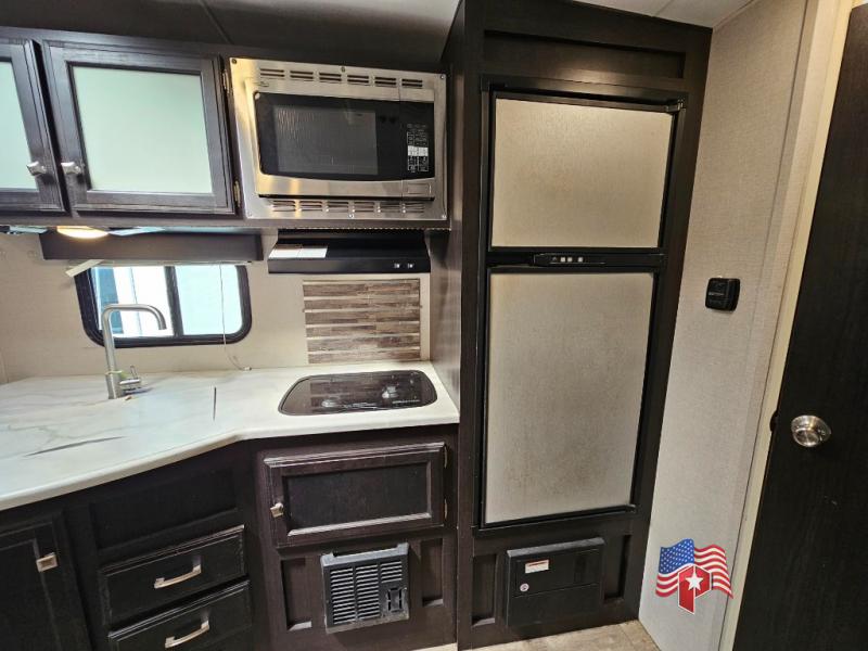 2019 Venture RV Sonic SN220VBH 12