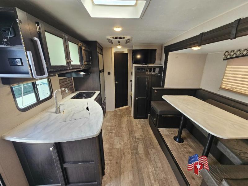 2019 Venture RV Sonic SN220VBH 10