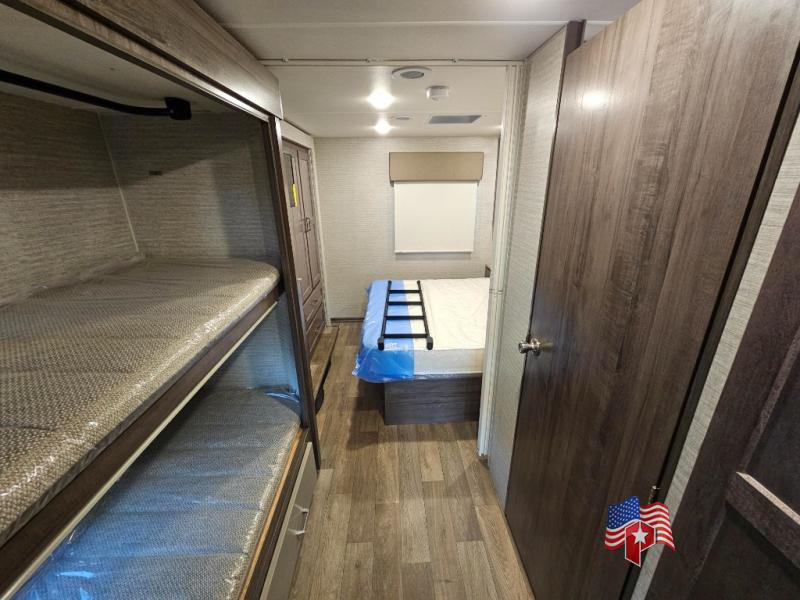 2025 Winnebago Minnie Winnie 31H 21