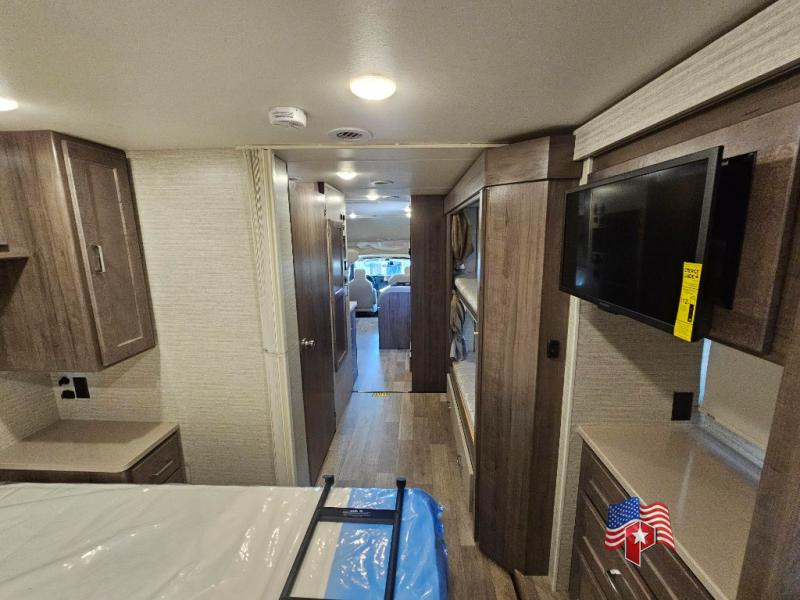 2025 Winnebago Minnie Winnie 31H 26