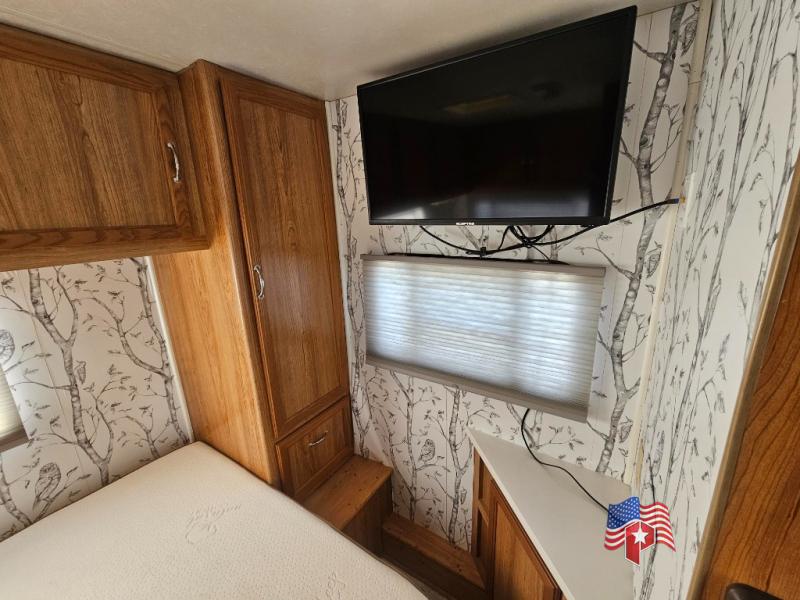 2001 Coachmen RV CATALINA 240WB 21