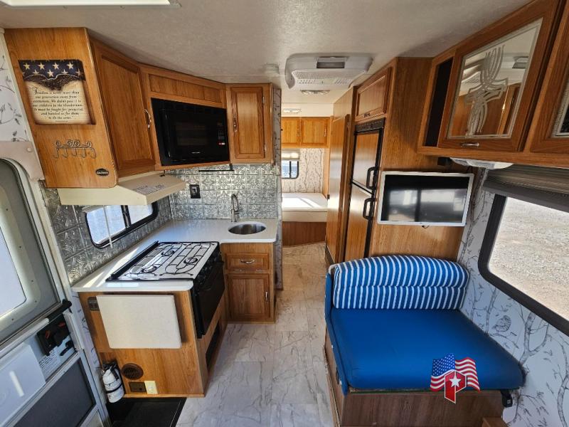 2001 Coachmen RV CATALINA 240WB 16