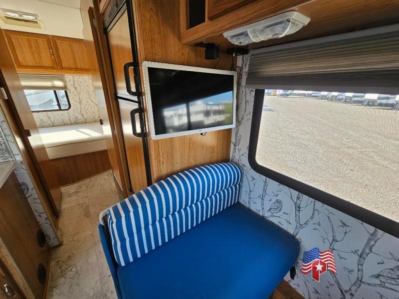 2001 Coachmen RV CATALINA 240WB 18