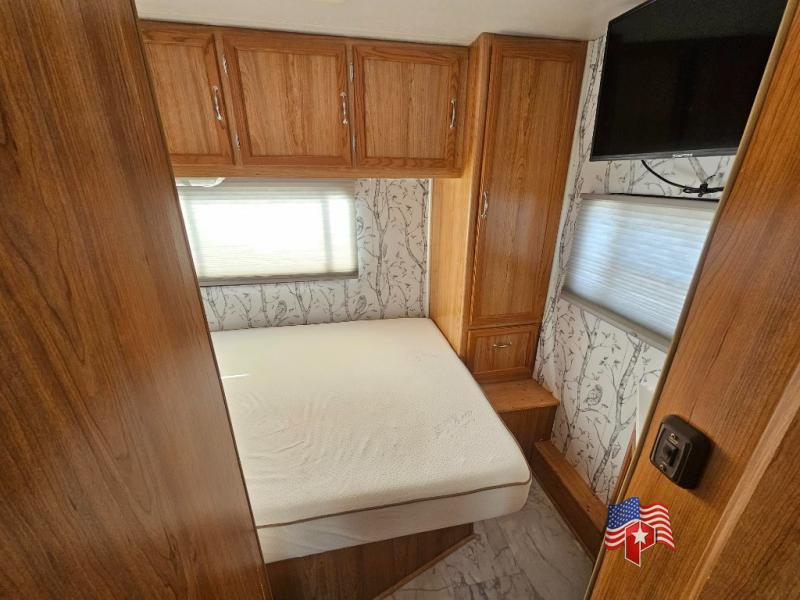 2001 Coachmen RV CATALINA 240WB 20