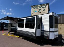 New 2023 Keystone RV Retreat 39LOFT  5.99% Financing Photo