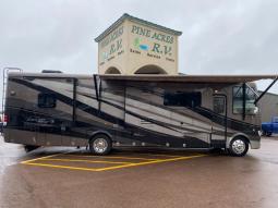 Used 2018 Newmar Canyon Star 3716  Gas only 004,900 Kms Photo