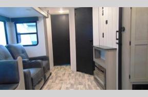 New 2024 Dutchmen RV Kodiak Ultra-Lite 257RKSL Photo