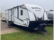 Used 2023 CrossRoads RV Sunset Trail SS331BH image