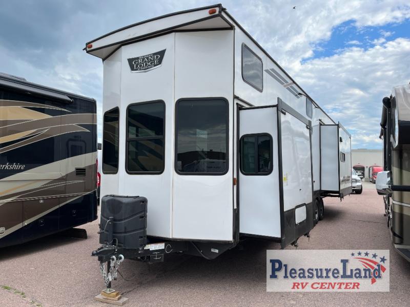 RV listing image