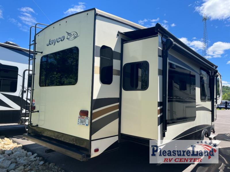 RV listing image