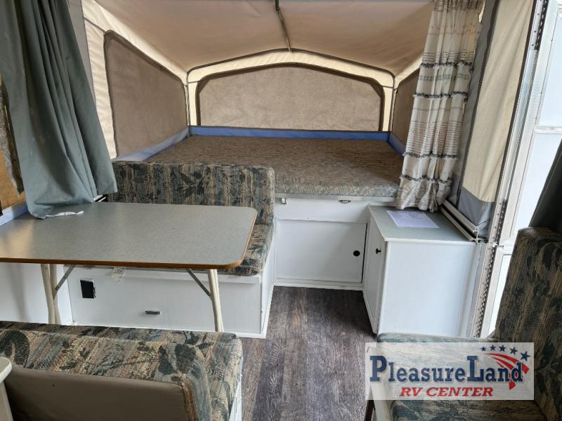 Used 2002 Starcraft Starcraft Series 2101 Folding Pop-Up Camper at