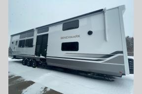 New 2025 Alliance RV Benchmark 44LFT Photo