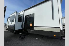 New 2025 CrossRoads RV Hampton 388FKL Photo