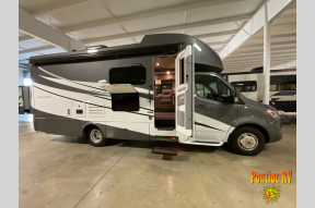 Used 2023 Tiffin Motorhomes Wayfarer 25 RW Photo