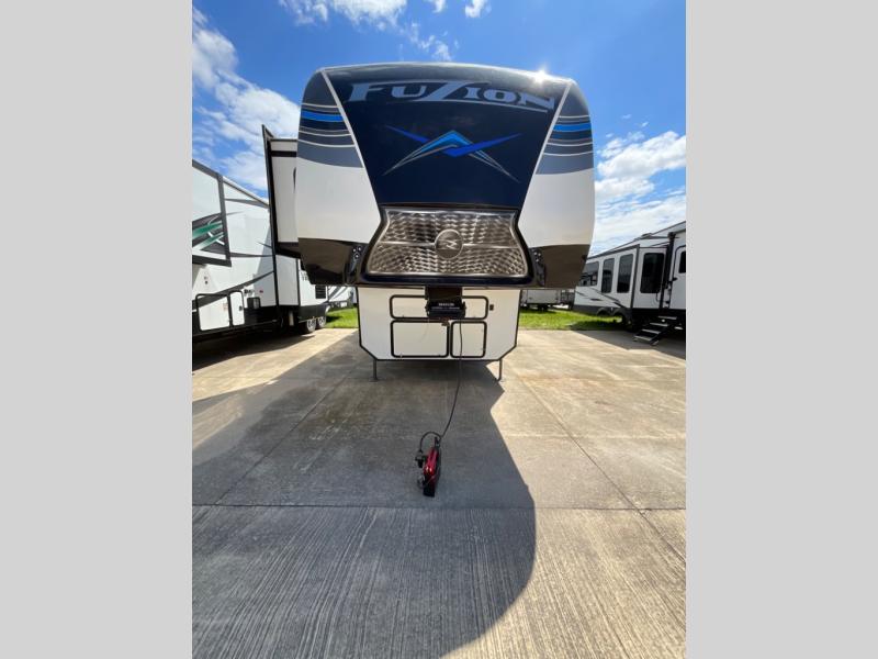 Used 2020 Keystone RV Fuzion 369 Toy Hauler Fifth Wheel at Pontiac RV ...