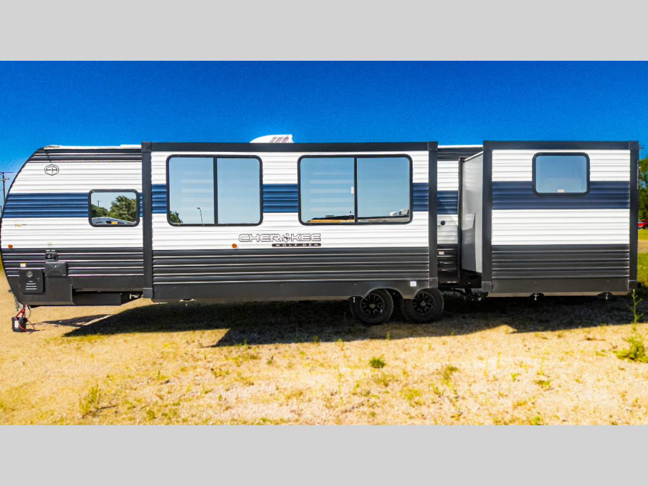 未開封　COCOROCK FOREST CONCERTDVD 3500 円に変更 New 2026 Forest River RV Cherokee Wolf Den 301BH Travel Trailer at