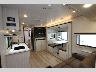 Surveyor Legend 252 RBLE -  Primo RV Centre - Ottawa's #1 RV Dealer