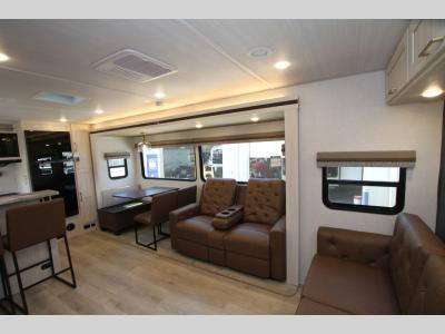 Forest River - Grand Surveyor 301RKBS - Primo RV Centre - Ottawa's #1 RV Dealer