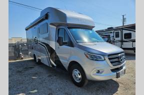 Used 2023 Tiffin Motorhomes Wayfarer 25 JW Photo