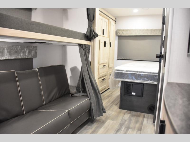2023 Sunseeker 3250DSLE Interior