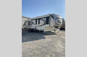 Used 2018 Palomino Columbus Compass 378MBC Photo