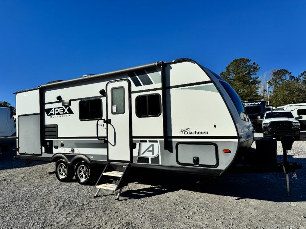 2021 Coachmen Apex Ultra-Lite travel trailer 215RBK