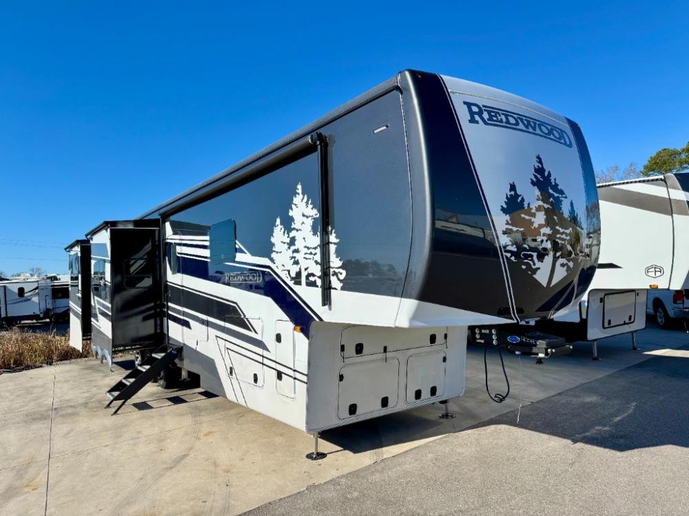 2025 Thor CrossRoads Redwood RV fifth wheel 4150RD