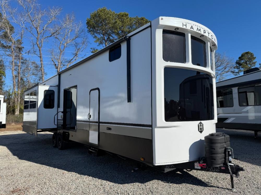 2025 CrossRoads RV Hampton HP375DBL destination trailer